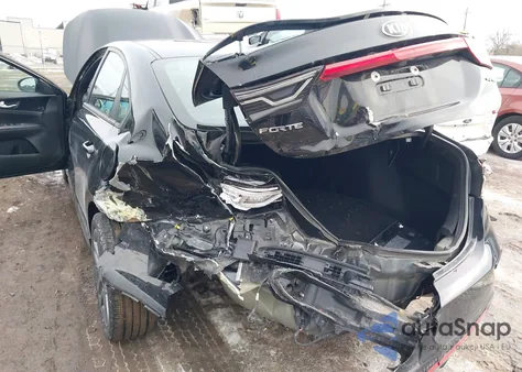 2021 Kia Forte Gt-Line z USA, uszkodzony, nr VIN 3KPF34AD4ME315116